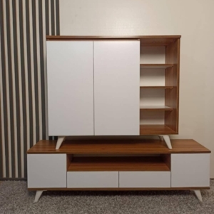 جاکفشی و میز تی وی